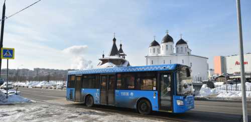 человек читающий 20